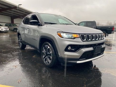 Used 2024 Jeep Compass Limited image 2