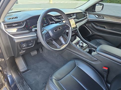 Used 2023 Jeep Grand Cherokee 30th Anniversary AWD/4WD image 15