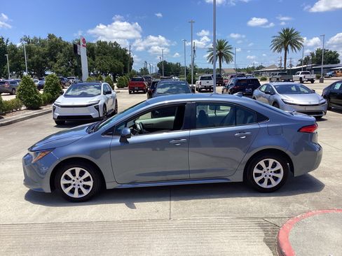 Used 2026 Toyota Corolla LE FWD image 4