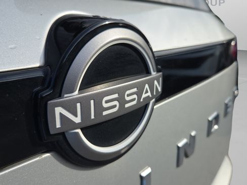 Used 2025 Nissan Pathfinder SV FWD image 30