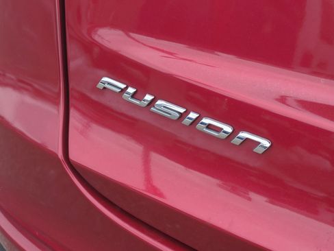 Used 2020 Ford Fusion SE image 24