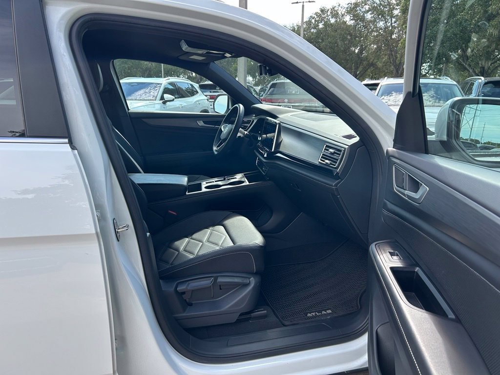 Certified 2024 Volkswagen Atlas Cross Sport SE FWD image 37