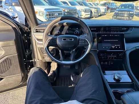 Used 2023 Jeep Grand Cherokee Altitude image 22