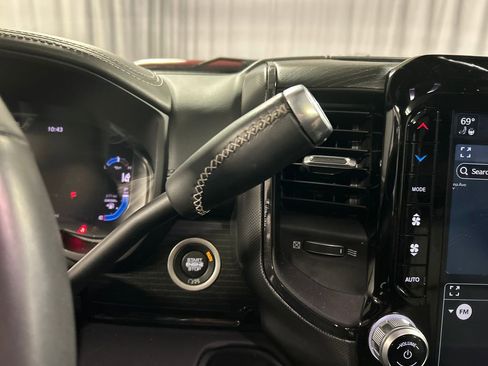 Used 2024 RAM 2500 Limited image 19