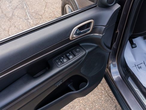 Used 2015 Jeep Grand Cherokee Limited w/ Trailer Tow Group IV image 15