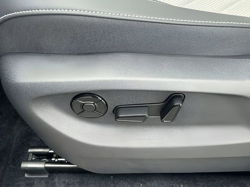 New 2026 Volkswagen Tiguan SE R-Line image 12