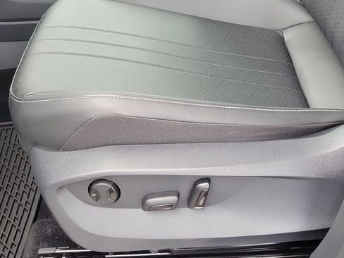 Certified 2023 Volkswagen Tiguan SE R-Line FWD image 26