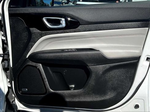 Used 2022 Jeep Compass Limited w/ Sun and Sound Group image 12