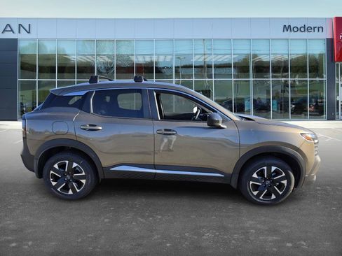 New 2026 Nissan Kicks SV w/ SV Premium Package image 4