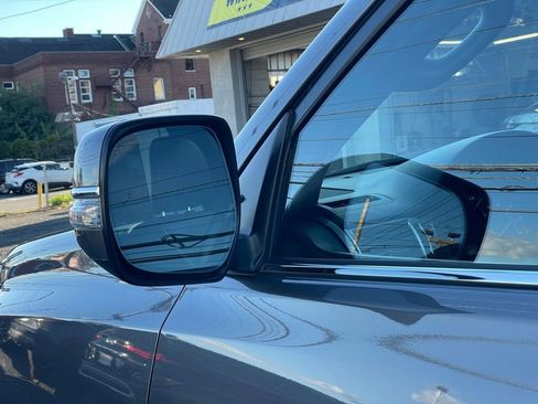 Used 2022 Lexus GX 460 Premium w/ Accessory Package image 23