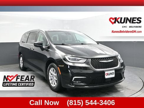 Used 2024 Chrysler Pacifica Touring-L FWD image 1