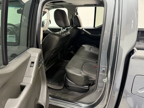 Used 2020 Nissan Frontier PRO-4X w/ Pro-4x Utility Package image 34