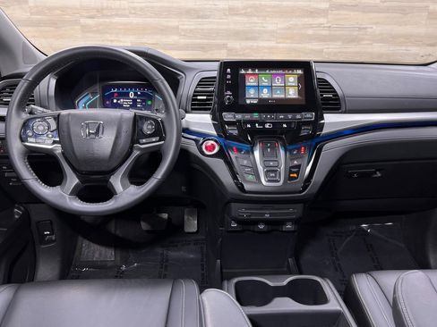 Used 2024 Honda Odyssey Touring image 2