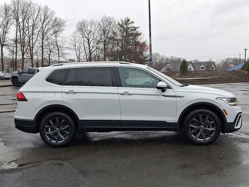 Certified 2022 Volkswagen Tiguan SE image 12