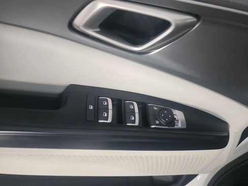 Used 2024 Kia Carnival LX image 16