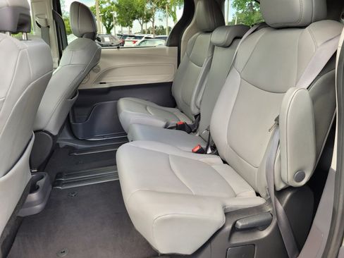 Used 2023 Toyota Sienna XLE image 6