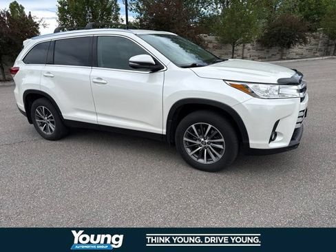 Used 2019 Toyota Highlander XLE AWD/4WD image 13
