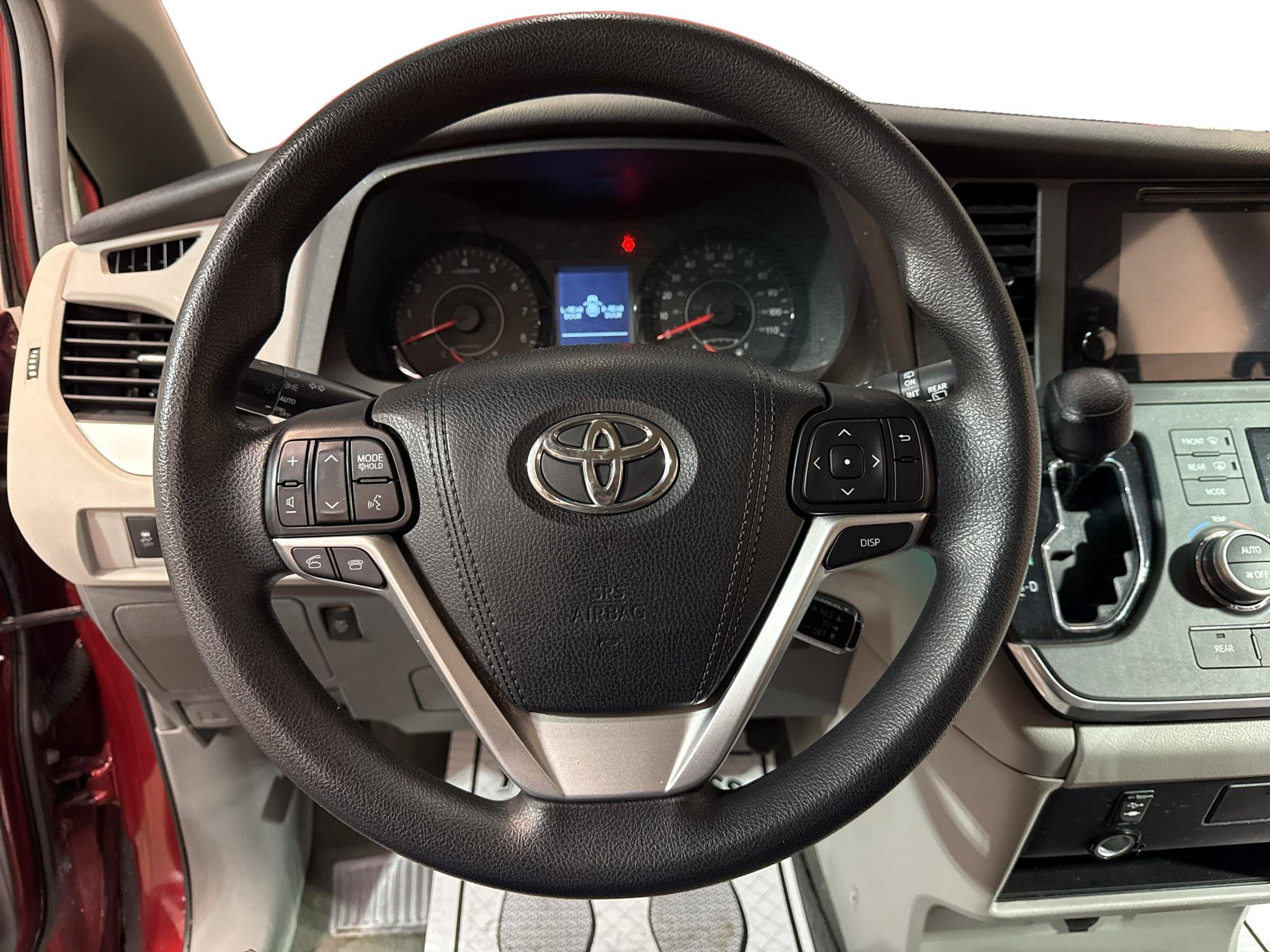 Used 2015 Toyota Sienna LE FWD image 17