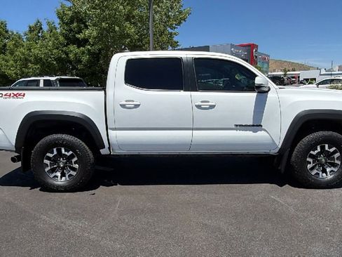 Used 2021 Toyota Tacoma TRD Off-Road w/ Technology Package AWD/4WD image 2