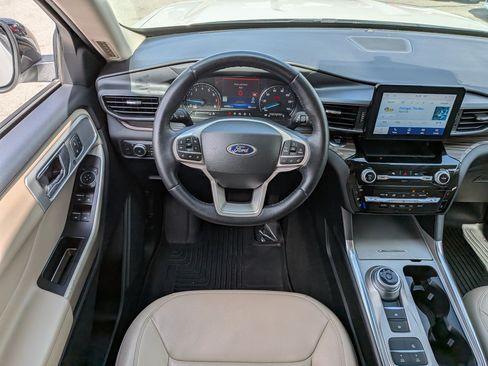 Used 2022 Ford Explorer Limited w/ Equipment Group 301A RWD image 16