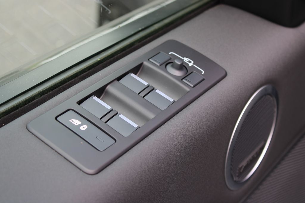 Certified 2025 Land Rover Discovery S AWD/4WD image 12