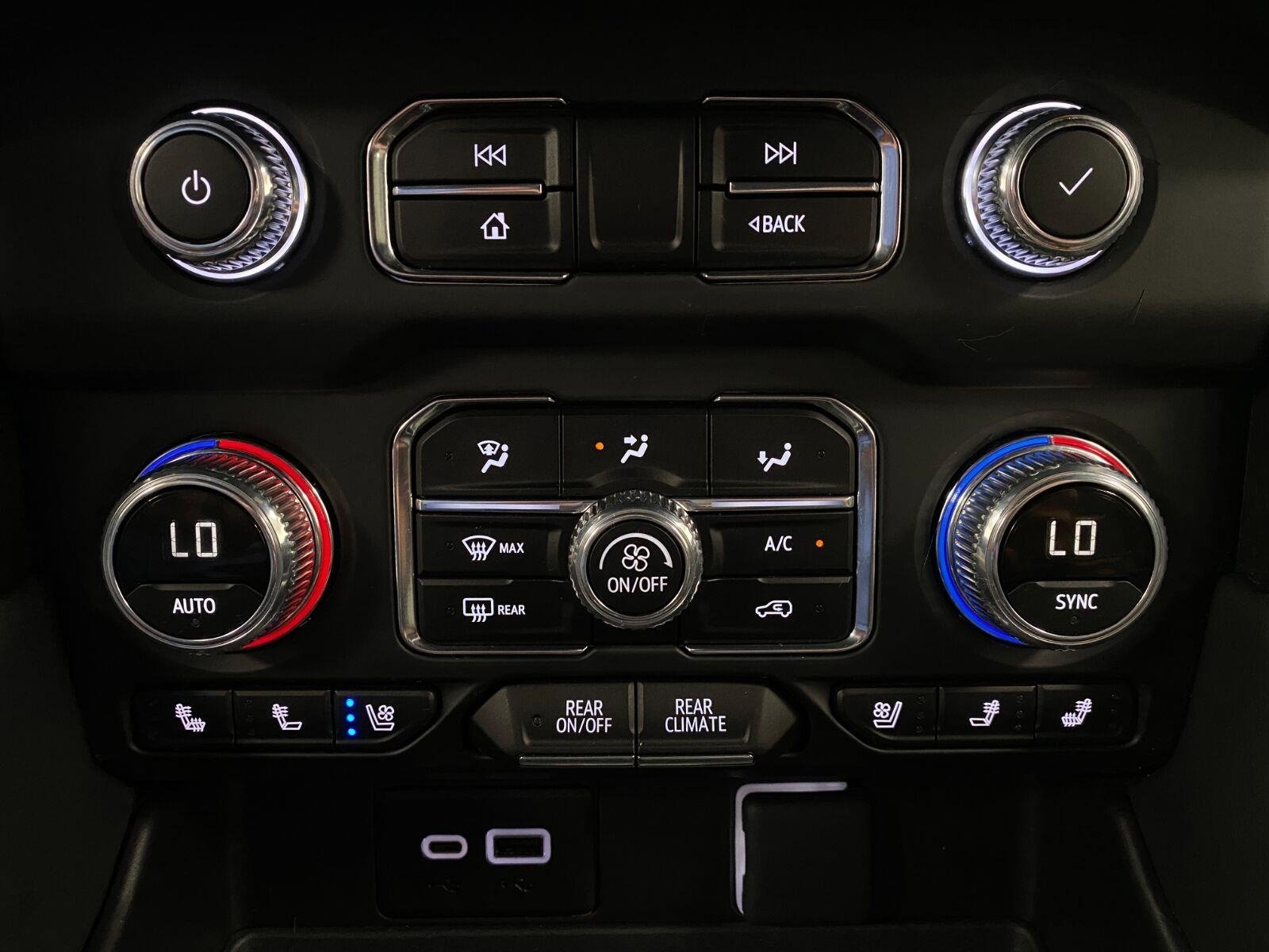 Used 2024 GMC Yukon AT4 w/ Technology Package AWD/4WD image 27