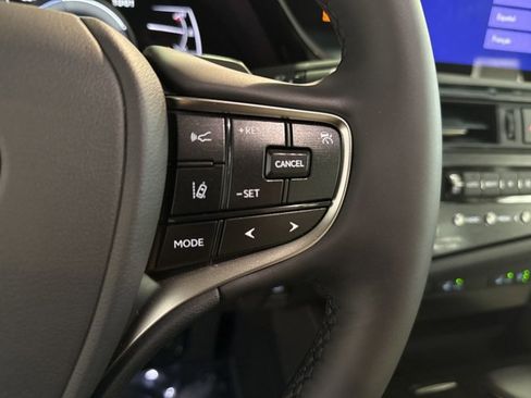 Certified 2025 Lexus ES 300h w/ Premium Package image 22