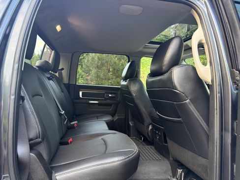 Used 2019 RAM 1500 Laramie AWD/4WD image 28