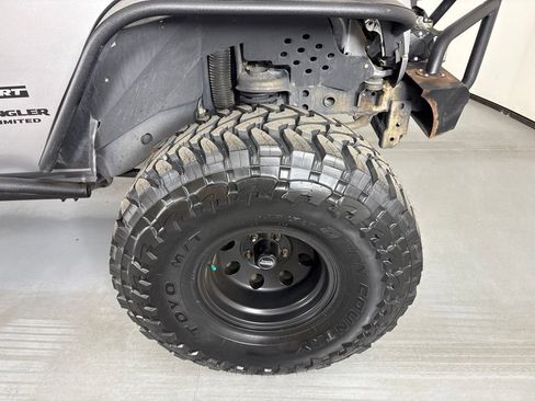 Used 2017 Jeep Wrangler Unlimited Sport w/ Quick Order Package 24S AWD/4WD image 14