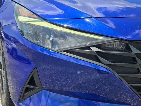 Used 2022 Hyundai Elantra SEL w/ Convenience Package FWD image 2
