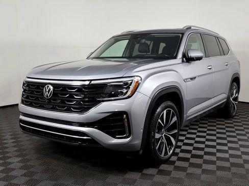 Used 2024 Volkswagen Atlas SEL Premium R-Line image 2