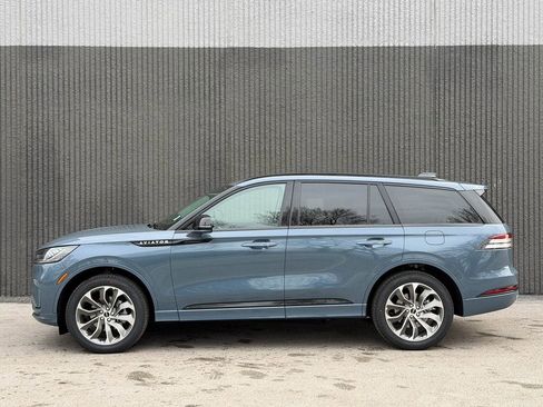 New 2026 Lincoln Aviator AWD image 3