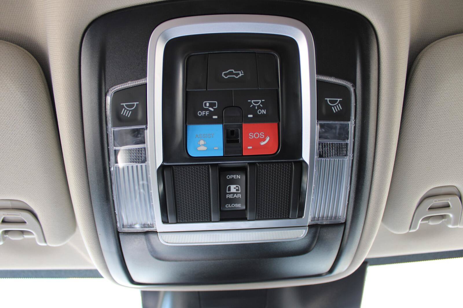 Used 2024 RAM 2500 Laramie w/ Safety Group AWD/4WD image 18