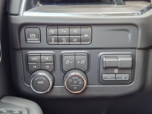 New 2026 Chevrolet Tahoe Z71 w/ Comfort Package AWD/4WD image 23