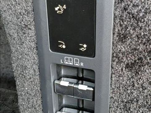 Used 2025 Land Rover Range Rover Long Wheelbase SE image 17