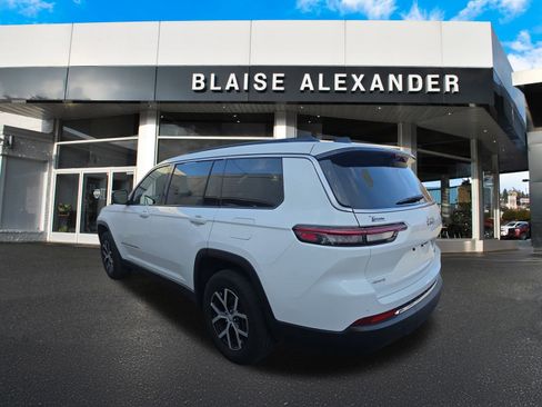 Used 2024 Jeep Grand Cherokee L Limited w/ Luxury Tech Group II image 8