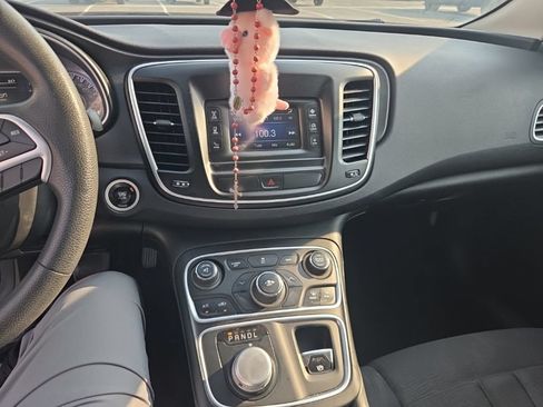 Used 2015 Chrysler 200 Limited FWD image 10