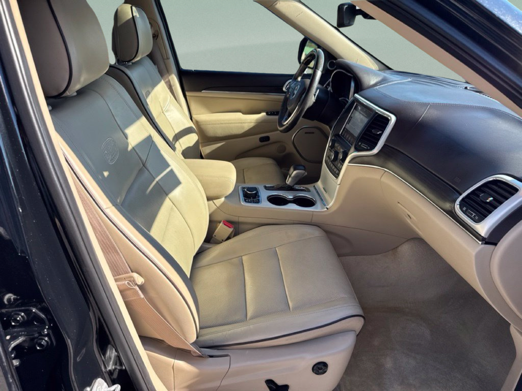 Used 2018 Jeep Grand Cherokee Overland AWD/4WD image 30