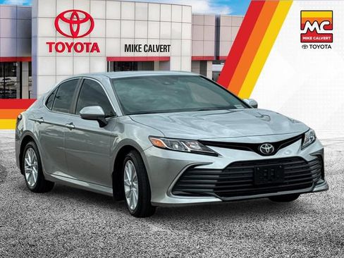 Used 2023 Toyota Camry LE FWD image 7