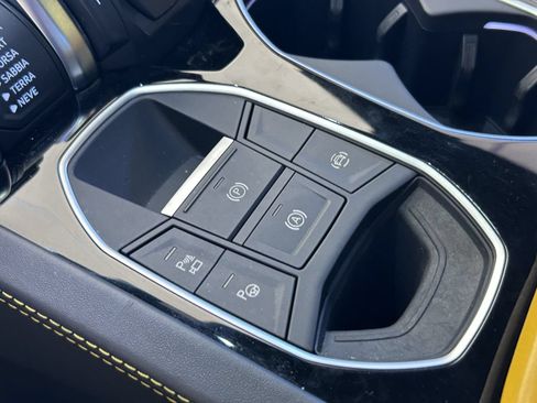 Used 2021 Lamborghini Urus AWD/4WD image 34