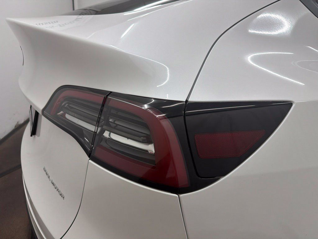 Used 2022 Tesla Model Y Long Range AWD/4WD image 11