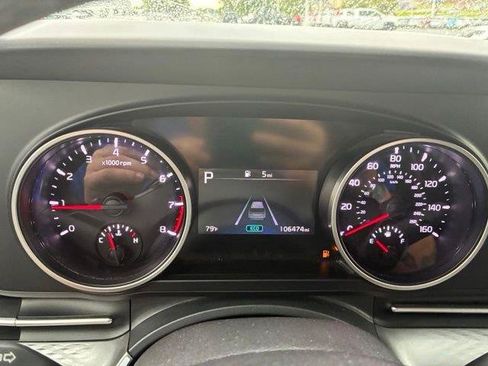 Used 2022 Kia Carnival LX FWD image 17