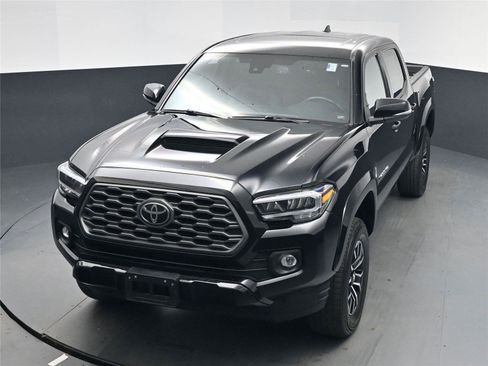 Used 2021 Toyota Tacoma TRD Sport w/ TRD Premium Sport Package image 18