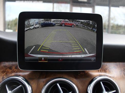 Used 2018 Mercedes-Benz GLA 250 4MATIC image 11