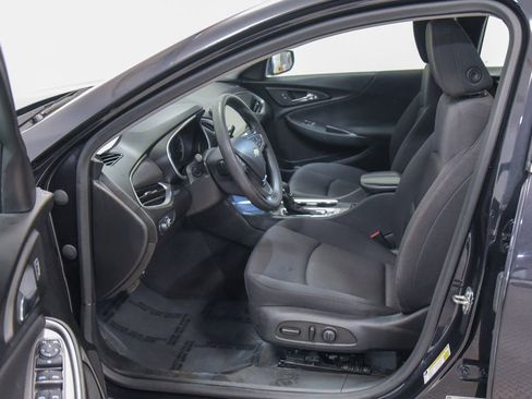 Used 2023 Chevrolet Malibu LT image 2