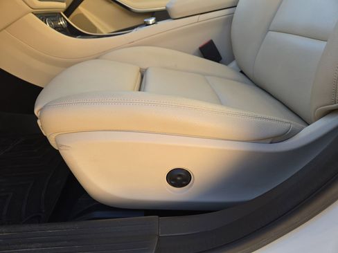 Used 2018 Mercedes-Benz GLA 250 4MATIC image 17