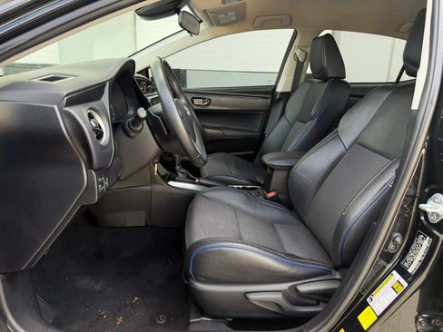 Used 2017 Toyota Corolla SE w/ Carpet Mat Package (TMS) FWD image 9