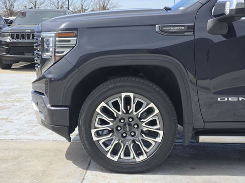 Used 2023 GMC Sierra 1500 Denali Ultimate image 9