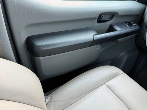 Used 2019 Nissan NV 3500 SL RWD image 35