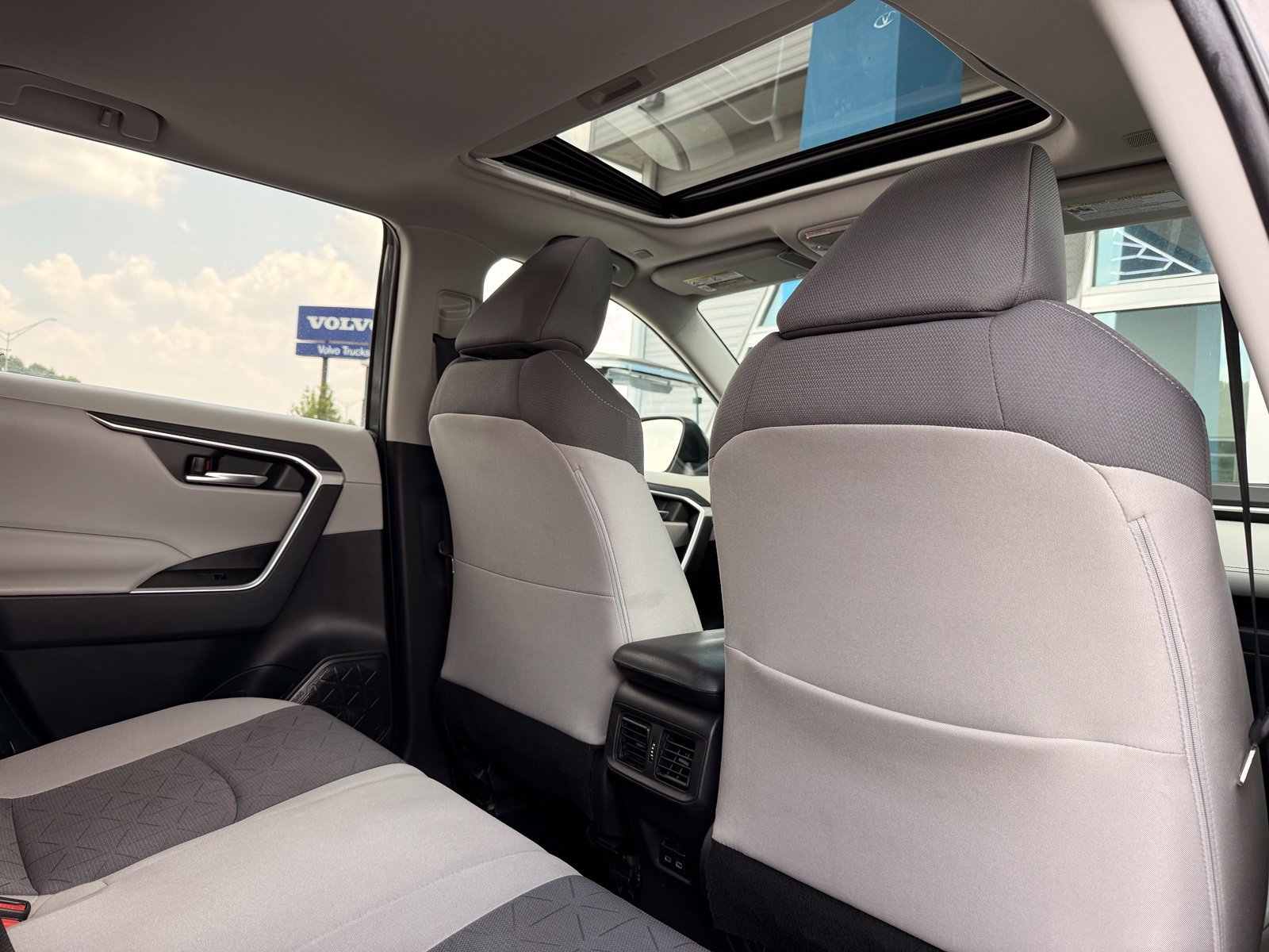 Used 2023 Toyota RAV4 XLE w/ Convenience Package FWD image 19
